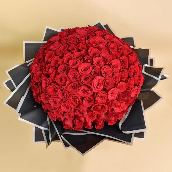 باقة ورد أحمر فائقة الفخامة (200 وردة)