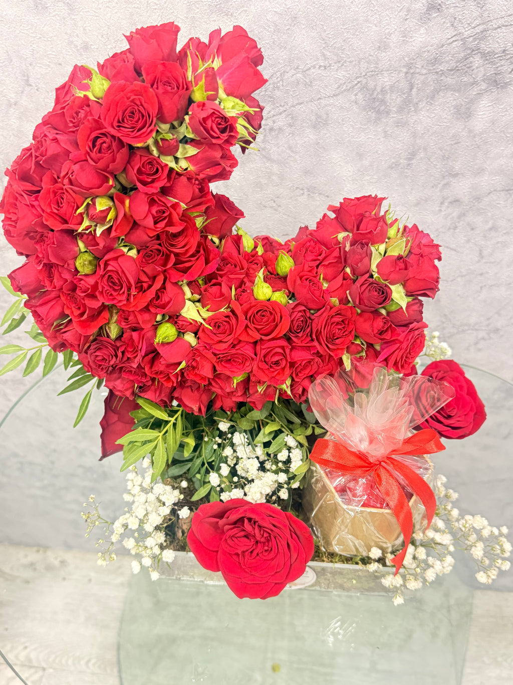 Heart-shaped gift box with roses and sweets for Ramadan blessings, featuring elegant packaging from Ward and Haneen.
