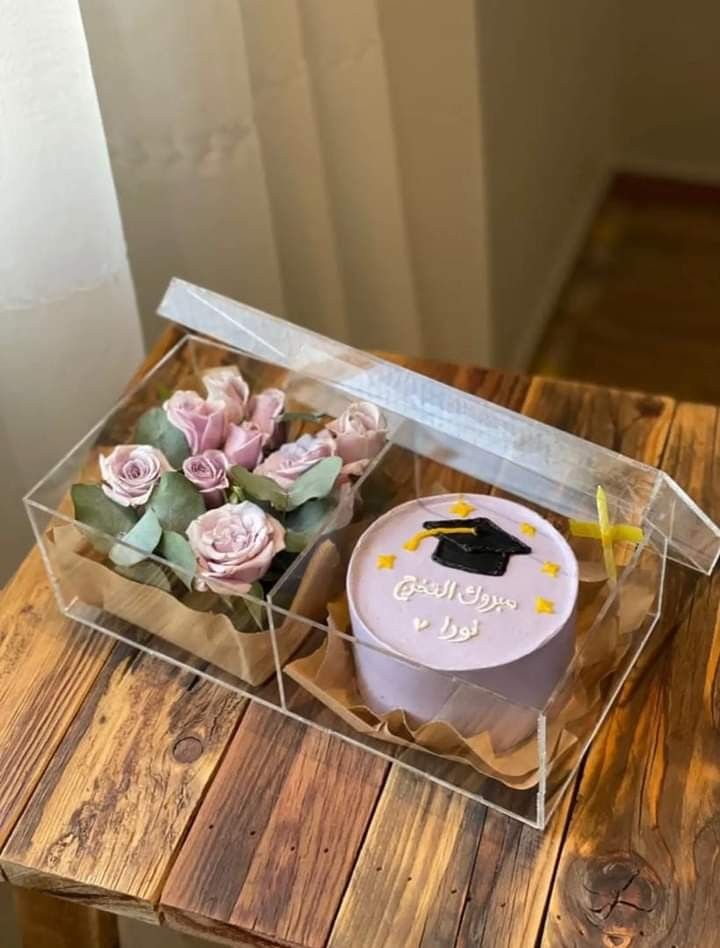 Graduation Mini Cake & Rose Gift Box