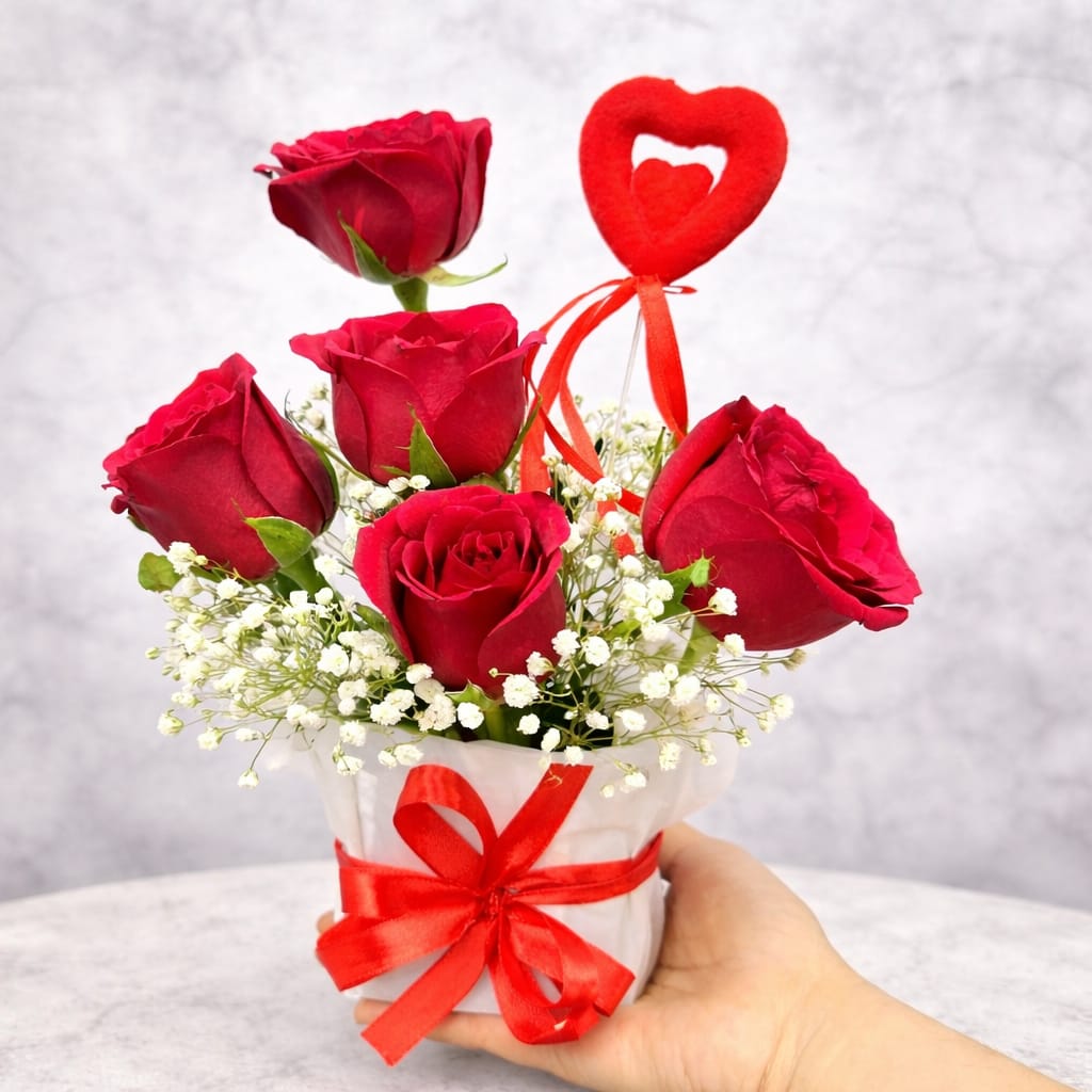 8 rose Mini Bouquet with topper